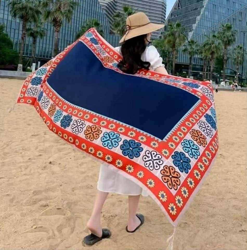 145ผ้าคลุมไหล่ลายขอบกระเบื้องโบราณและสัญลักษณ์ชนเผ่าพื้นหลังสีน้ำเงินเข้ม